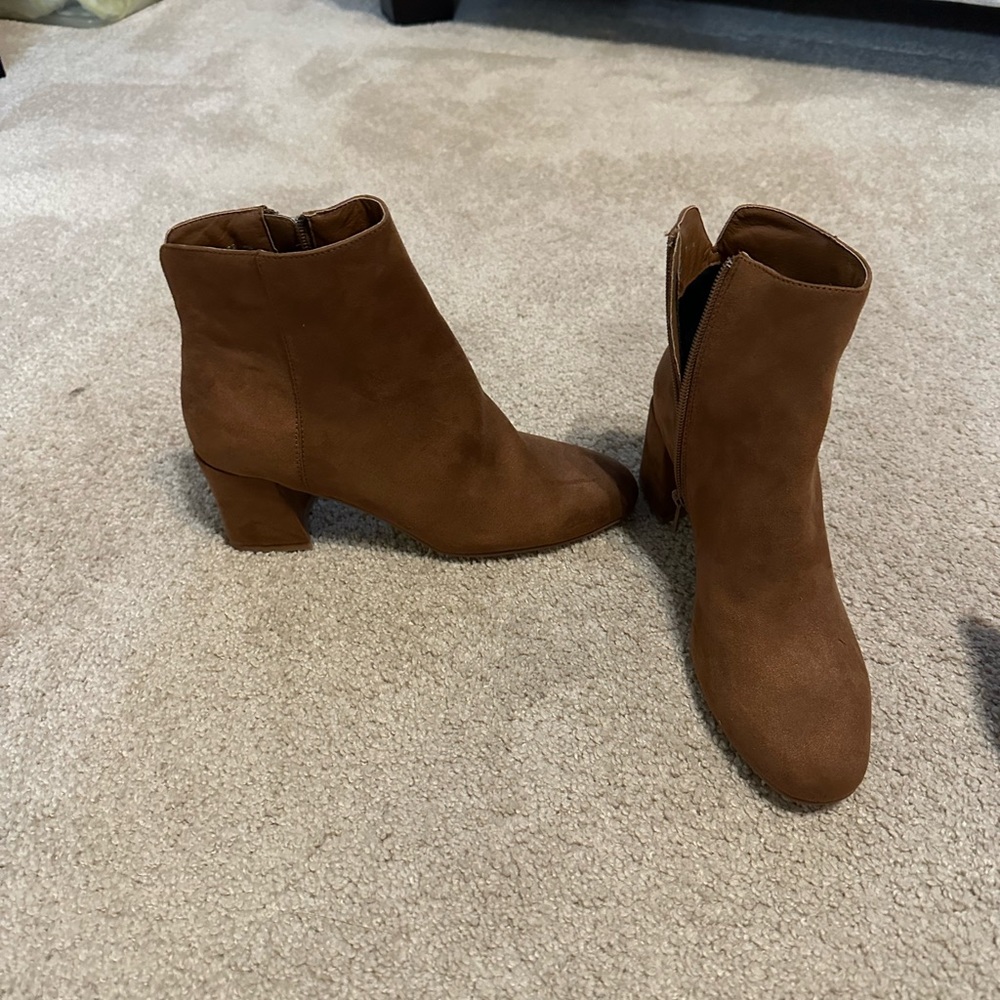 Chinese Laundry Daria Tan Block heel size 6.5
